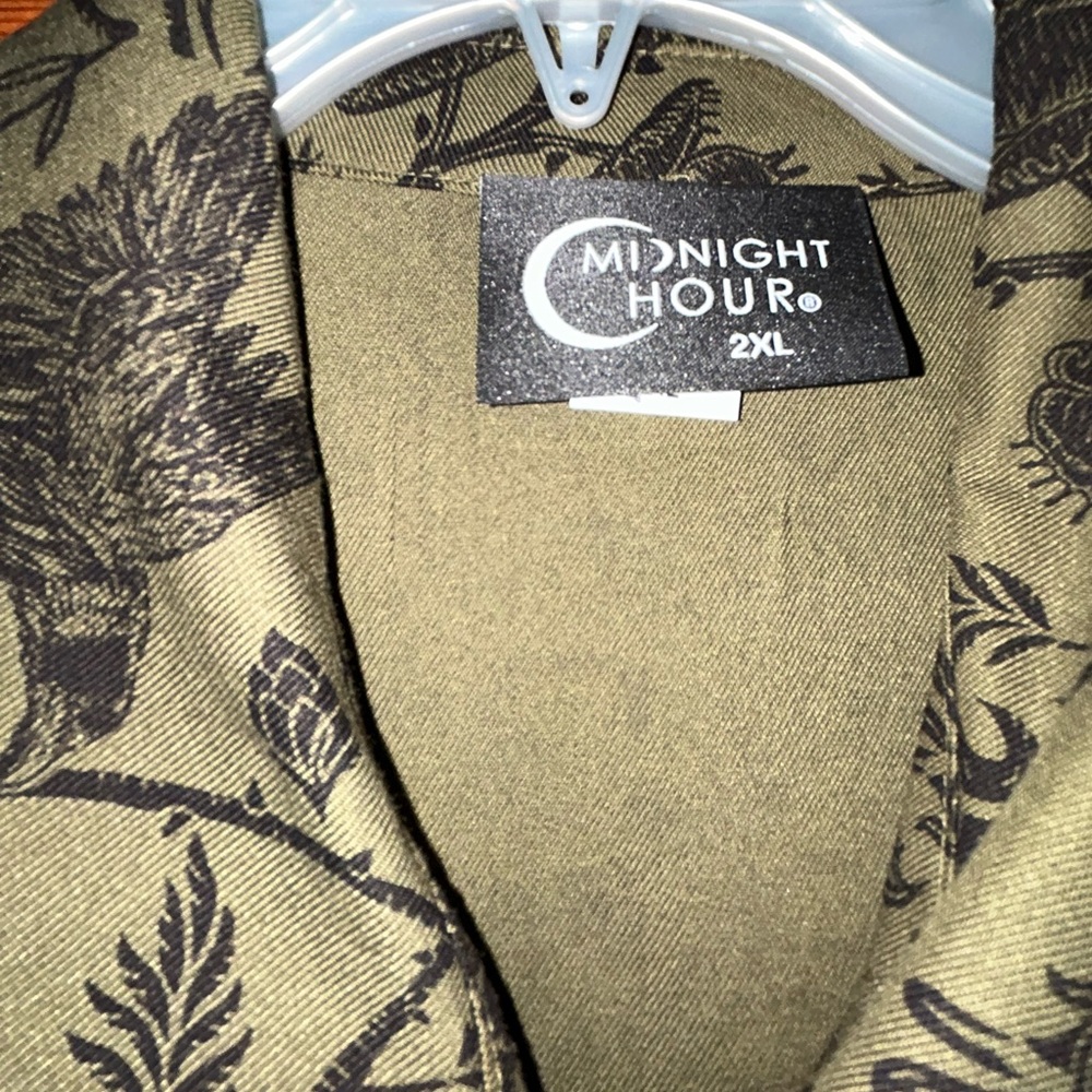 Midnight Hour Floral & Bird Button-Front Blouse - Picture 4 of 7